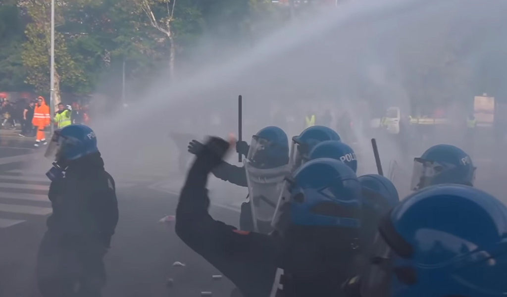 Scopri di più sull'articolo Trieste ieri, tra scene da guerra civile e forza della preghiera