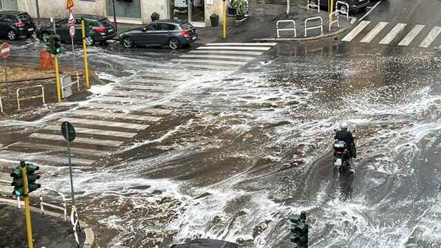 Al momento stai visualizzando Schiuma bianca invade Roma, misteriosa schiuma bianca sul litorale pontino: ma tranquilli, è tutto normale